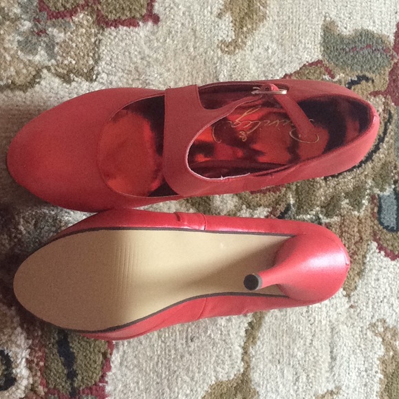 High heels. - Picture 4 of 4